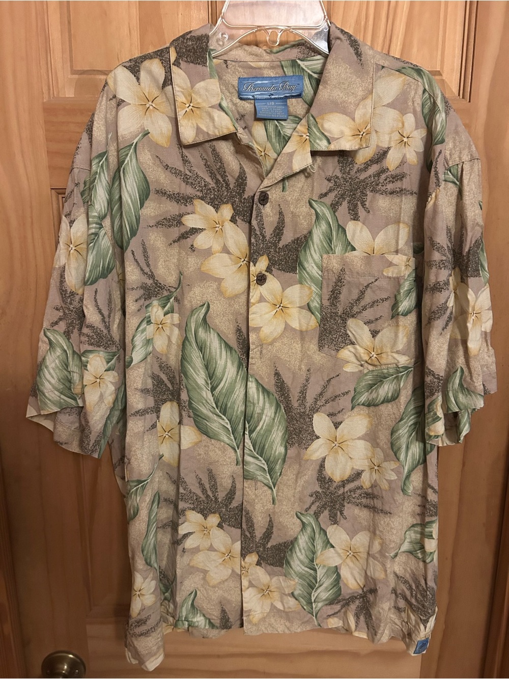 Bermuda Bay Shirt Men’s Large Floral Hawaiian Islands Button Up 100% Silk